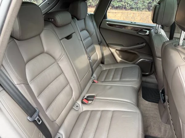 2017 Porsche Macan Turbo - Image 15 of 21