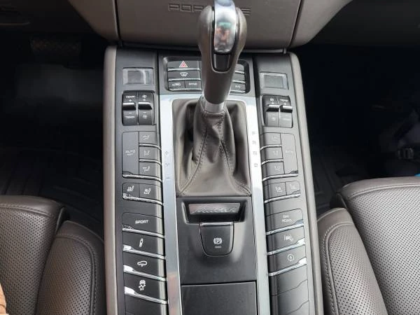 2017 Porsche Macan Turbo - Image 12 of 21