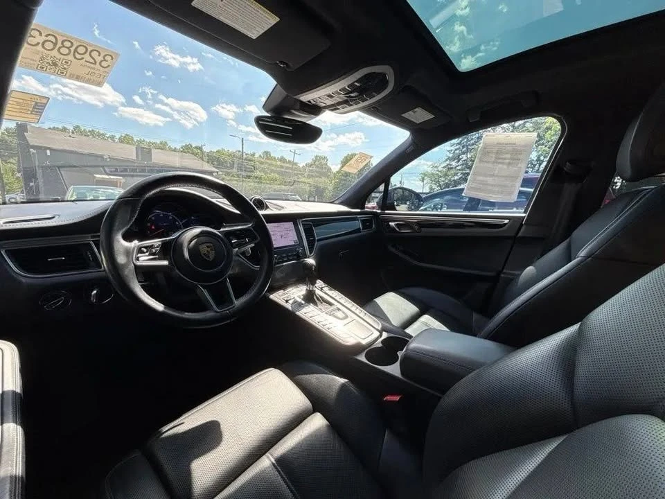 2017 Porsche Macan Turbo - Image 15 of 19