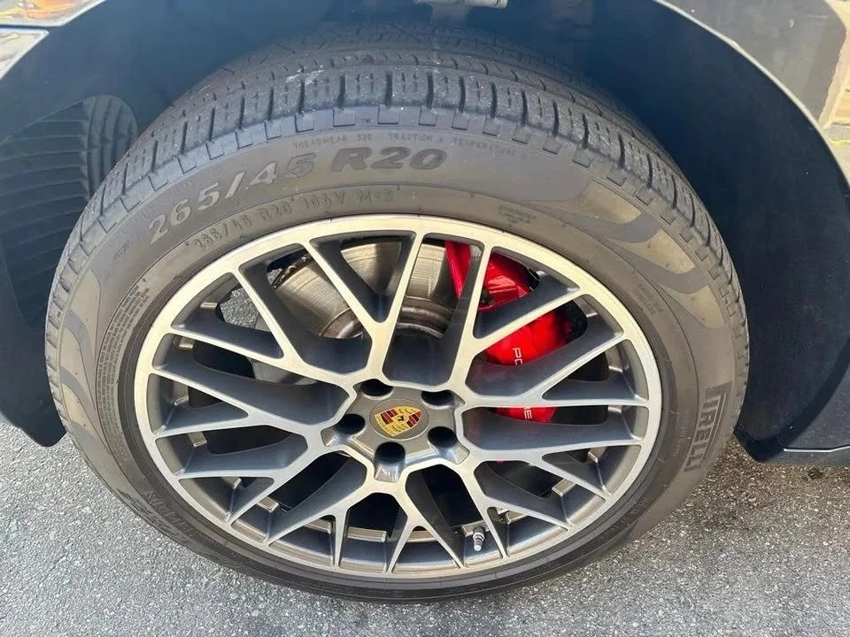 2017 Porsche Macan Turbo - Image 18 of 19