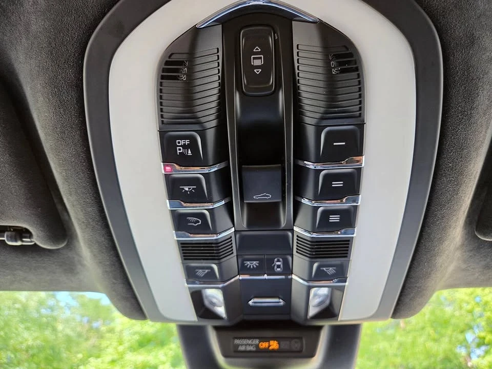 2017 Porsche Macan Turbo - Image 12 of 20