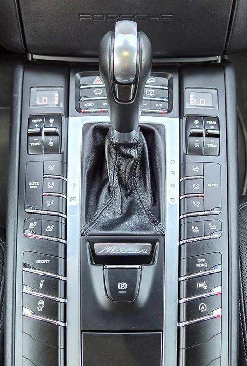 2017 Porsche Macan Turbo - Image 10 of 20