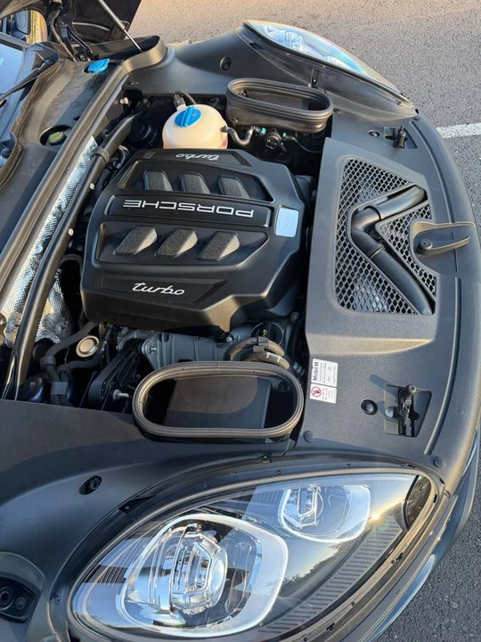 2017 Porsche Macan Turbo - Image 12 of 20