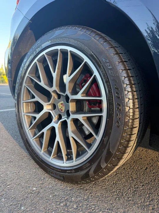 2017 Porsche Macan Turbo - Image 18 of 20