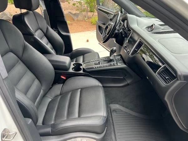 2017 Porsche Macan Turbo - Image 12 of 21