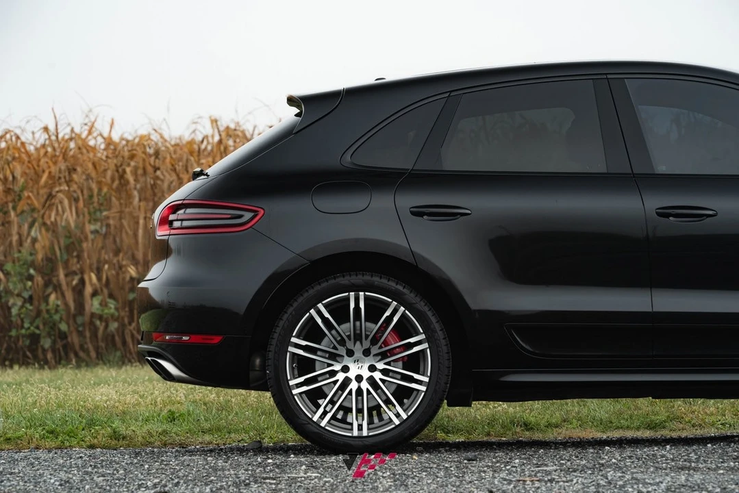 2017 Porsche Macan Turbo - Image 9 of 21