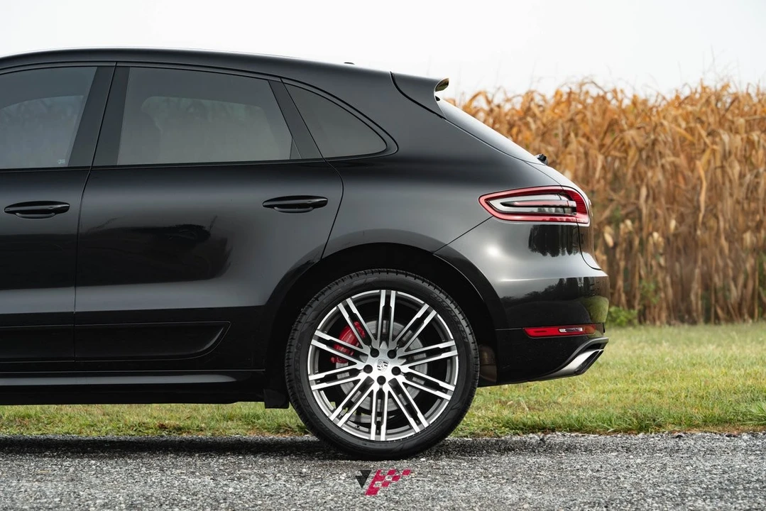 2017 Porsche Macan Turbo - Image 12 of 21