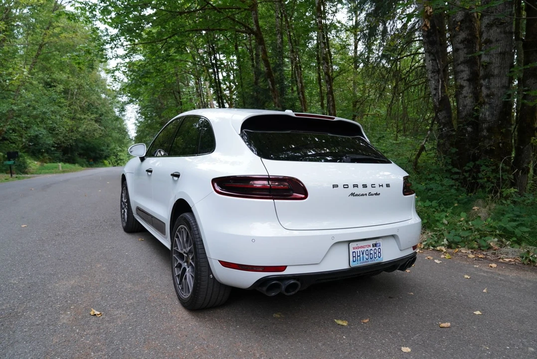 2017 Porsche Macan Turbo - Image 7 of 31