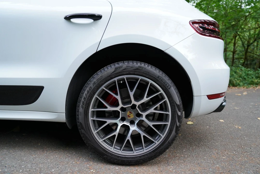 2017 Porsche Macan Turbo - Image 12 of 31