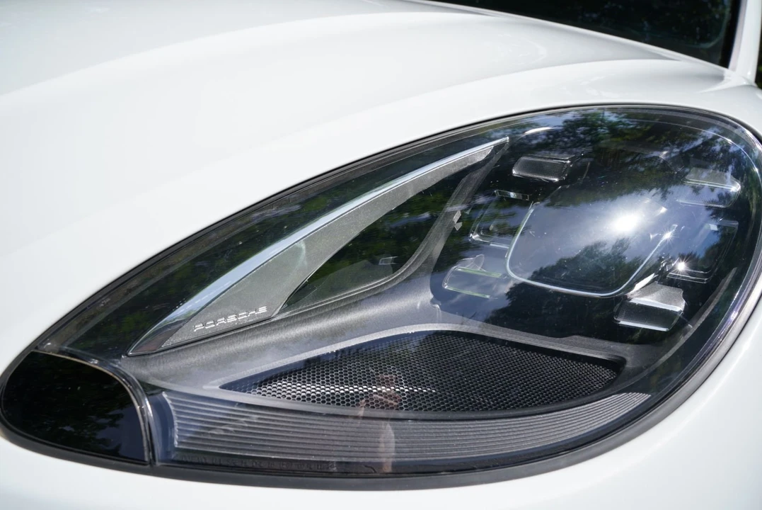 2017 Porsche Macan Turbo - Image 2 of 31