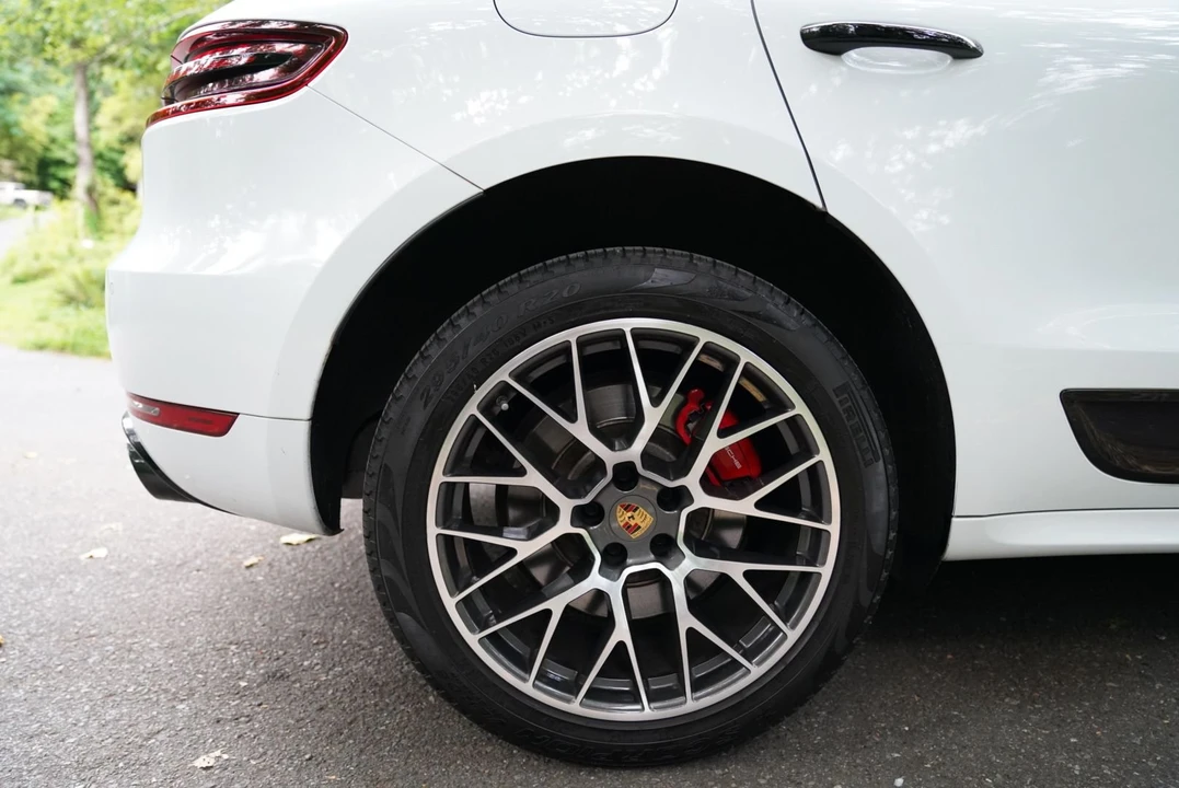 2017 Porsche Macan Turbo - Image 15 of 31