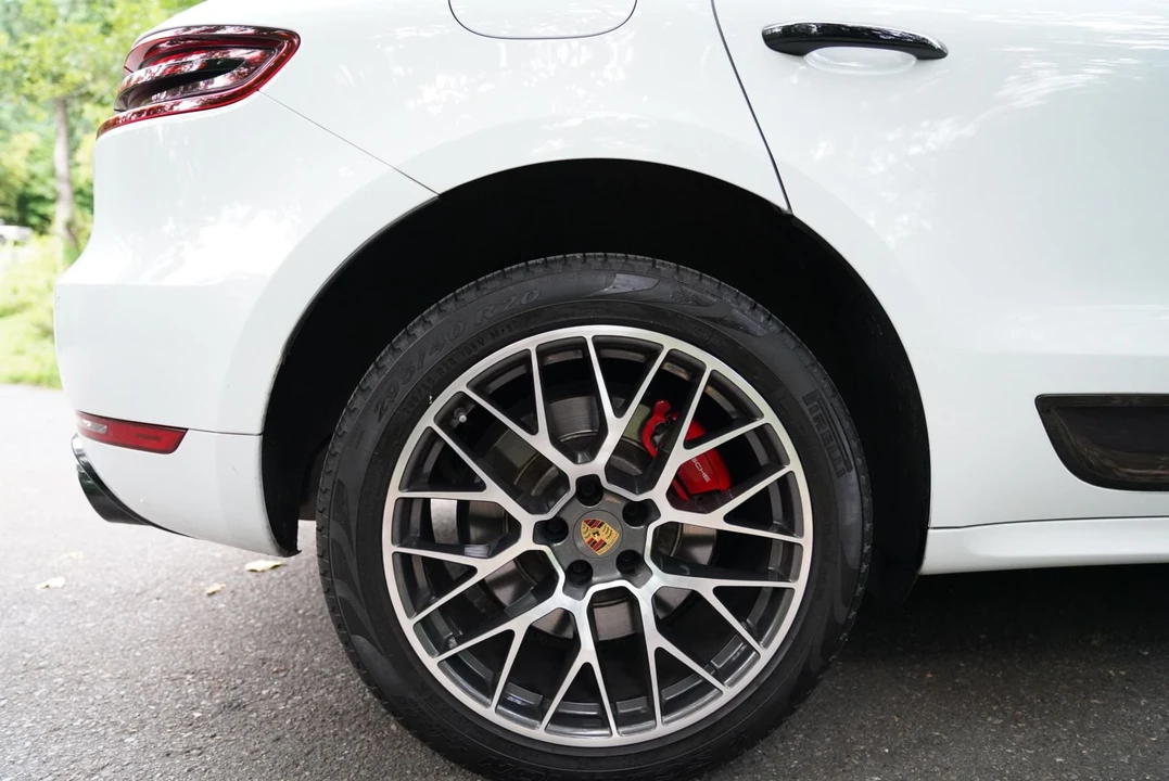 2017 Porsche Macan Turbo - Image 16 of 31