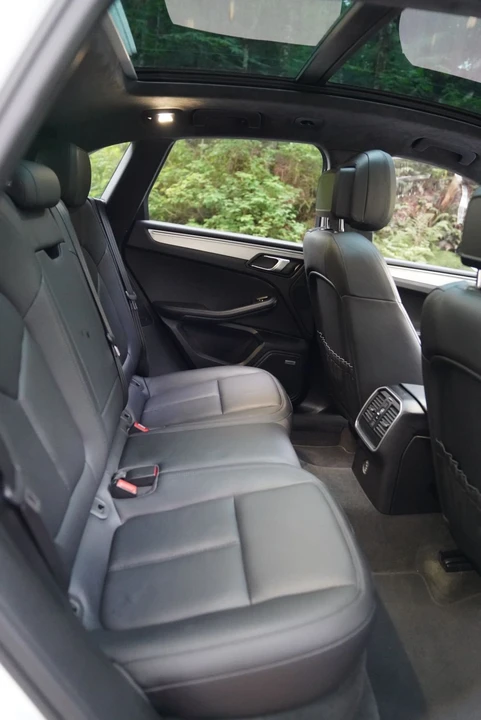 2017 Porsche Macan Turbo - Image 24 of 31