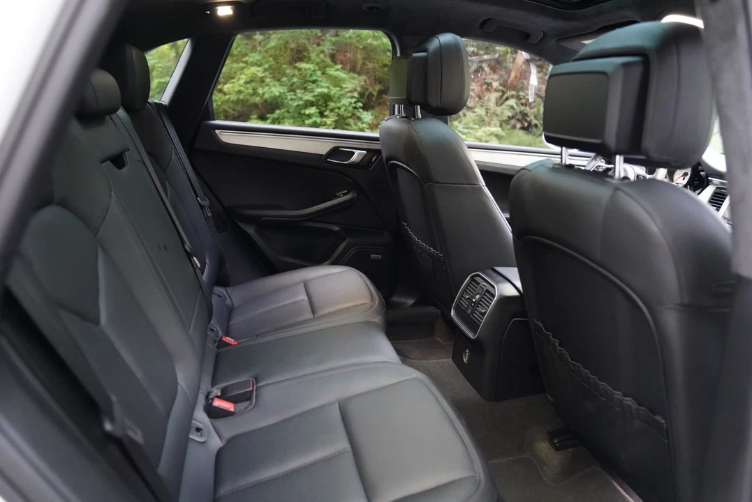 2017 Porsche Macan Turbo - Image 23 of 31