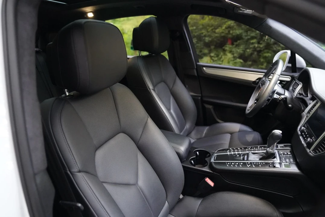 2017 Porsche Macan Turbo - Image 21 of 31