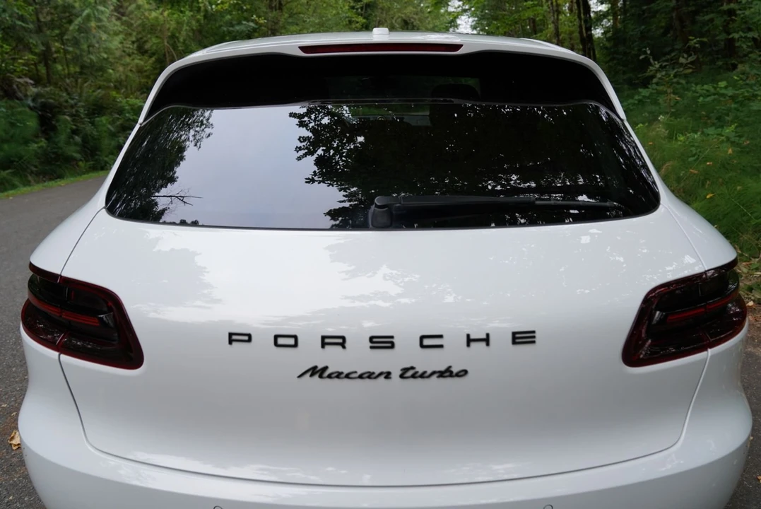 2017 Porsche Macan Turbo - Image 26 of 31