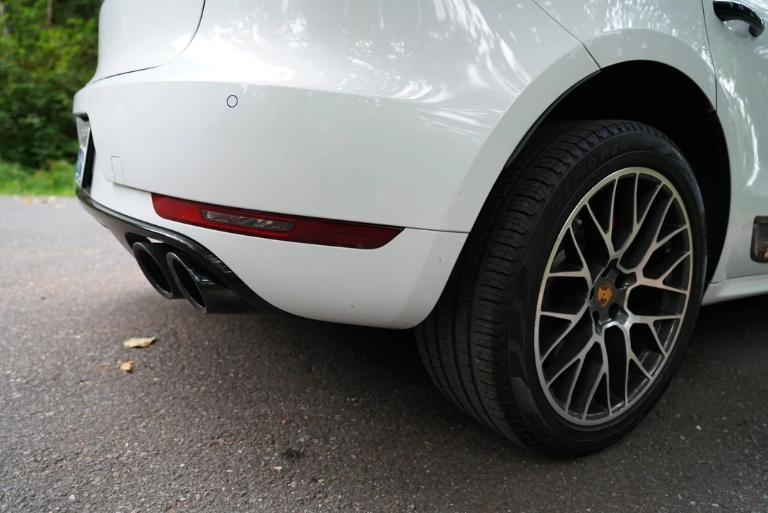 2017 Porsche Macan Turbo - Image 14 of 31