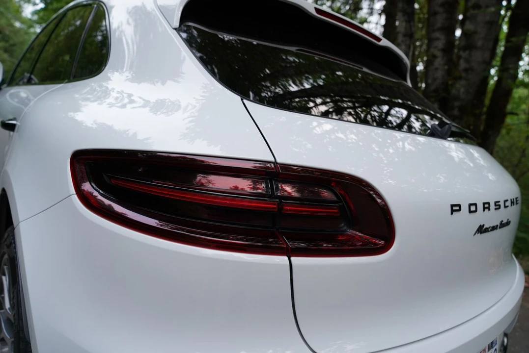 2017 Porsche Macan Turbo - Image 13 of 31