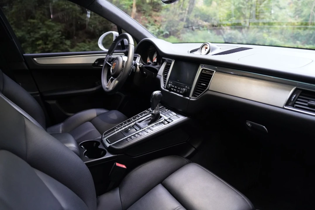 2017 Porsche Macan Turbo - Image 20 of 31