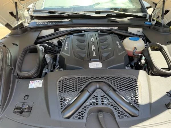 2017 Porsche Macan Turbo - Image 14 of 15