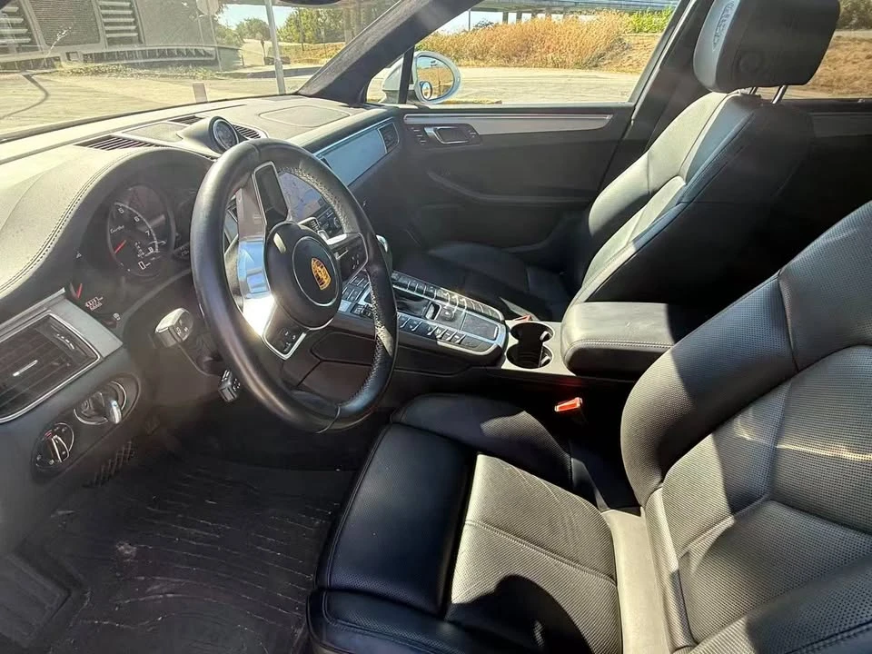 2017 Porsche Macan Turbo - Image 11 of 19