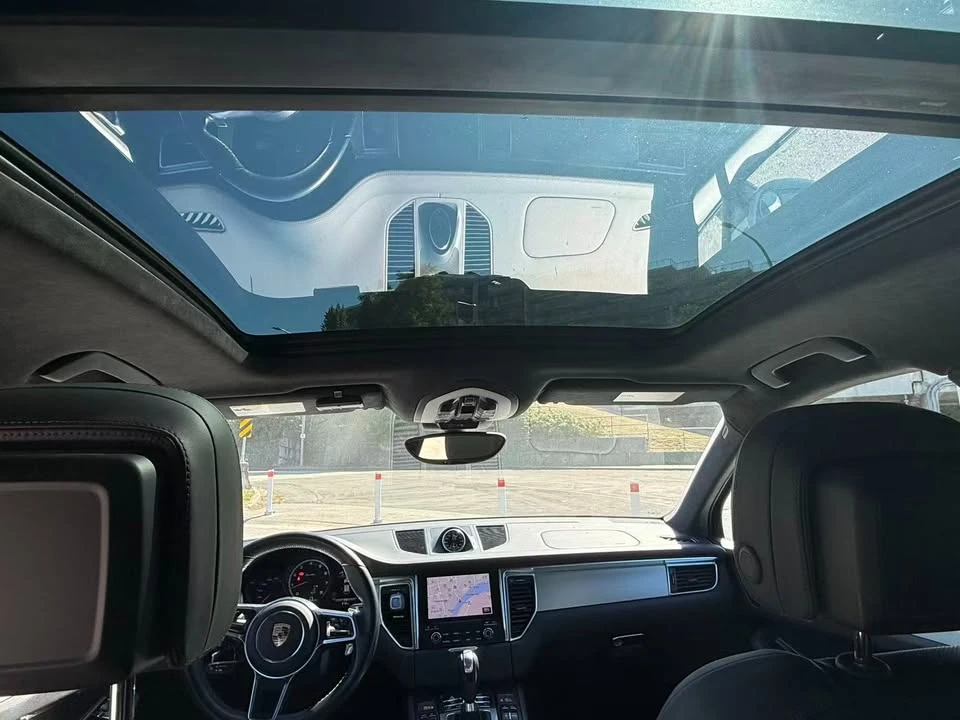 2017 Porsche Macan Turbo - Image 17 of 19
