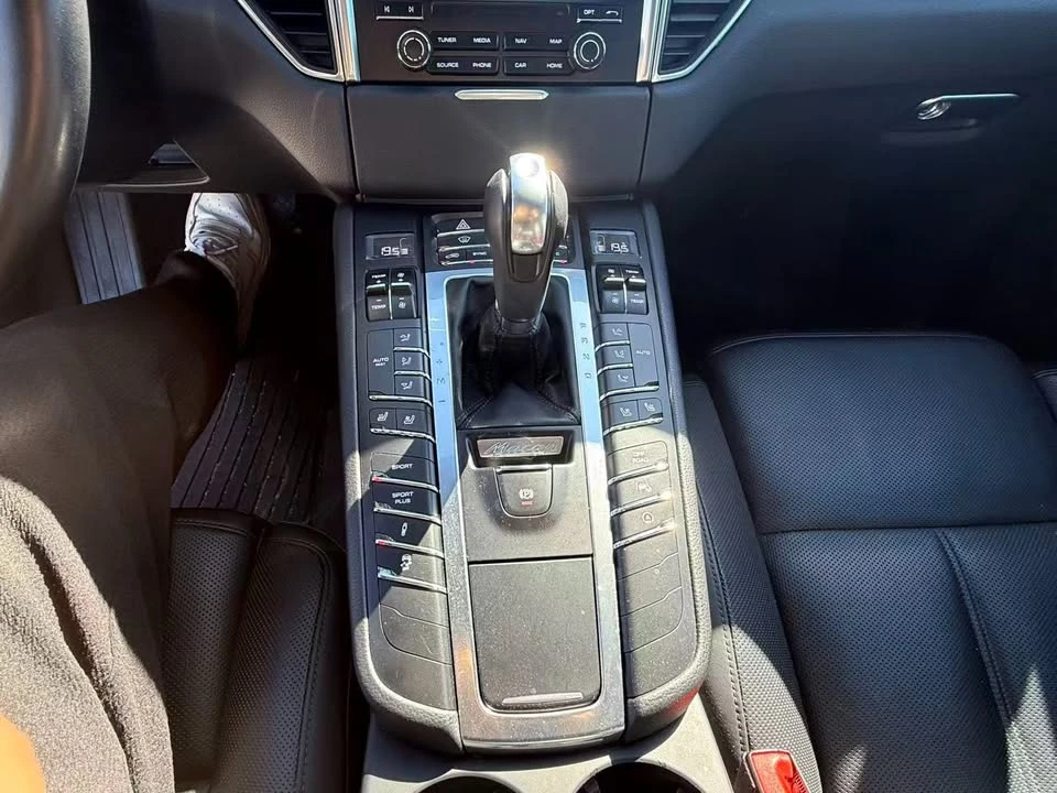 2017 Porsche Macan Turbo - Image 14 of 19