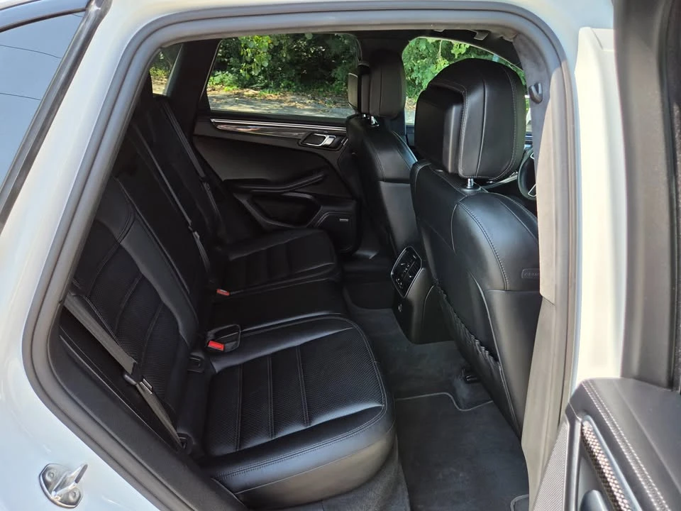 2017 Porsche Macan Turbo - Image 18 of 20