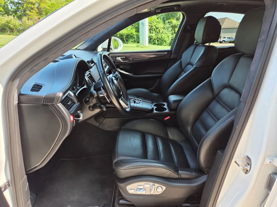 2017 Porsche Macan Turbo - Image 11 of 20