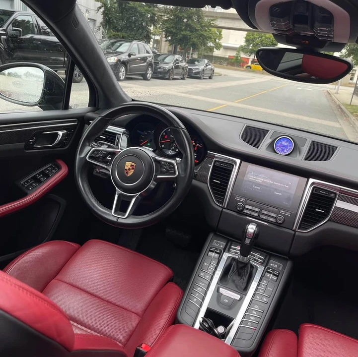 2017 Porsche Macan Turbo - Image 14 of 17