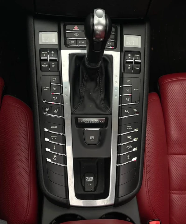 2017 Porsche Macan Turbo - Image 10 of 17