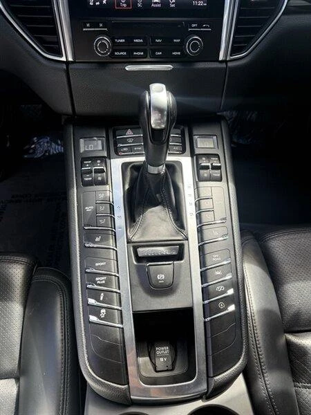 2017 Porsche Macan Turbo - Image 13 of 20