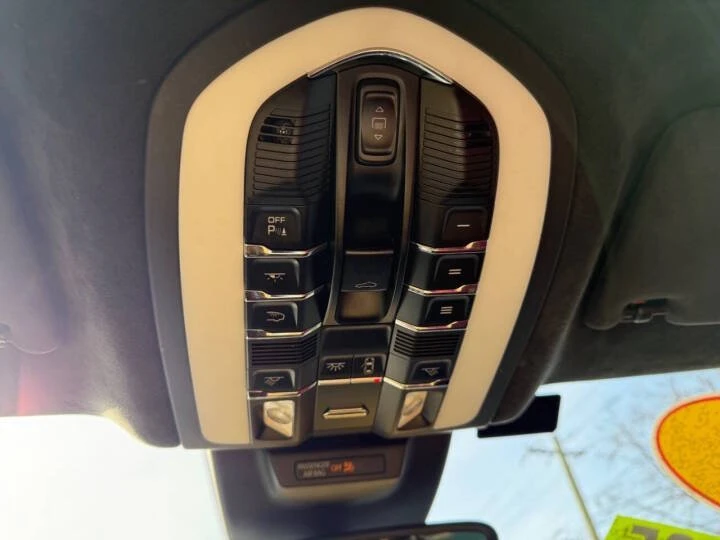 2017 Porsche Macan Turbo - Image 17 of 20