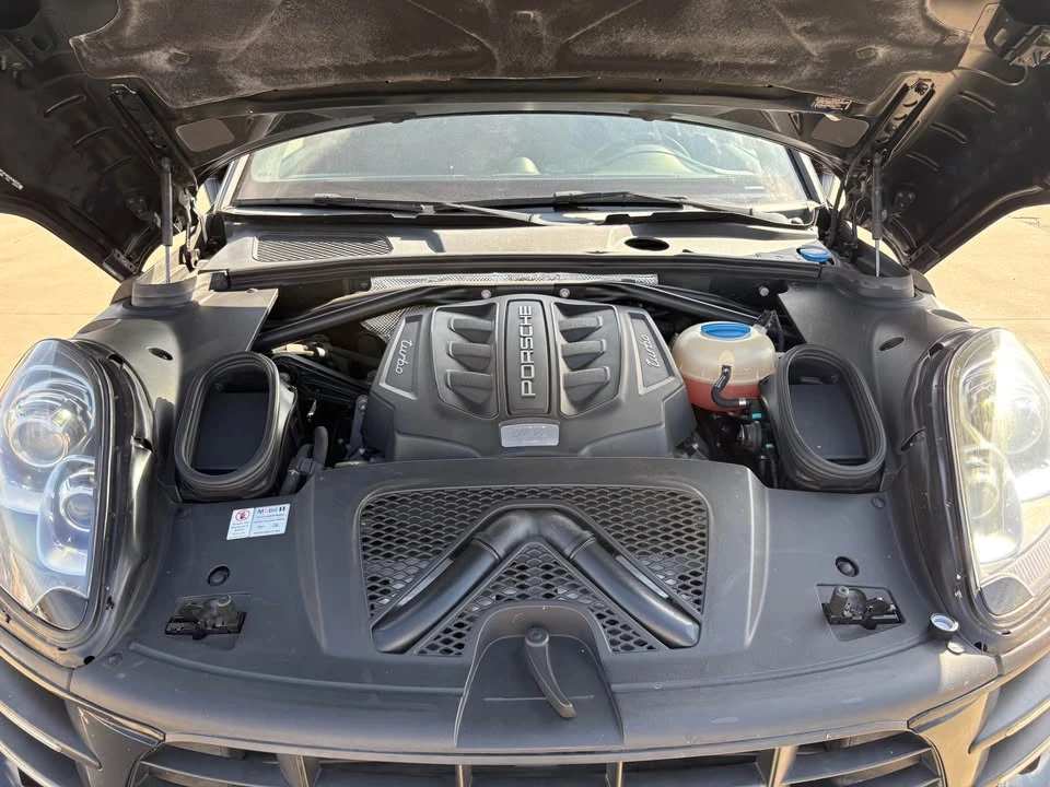 2017 Porsche Macan Turbo - Image 19 of 20