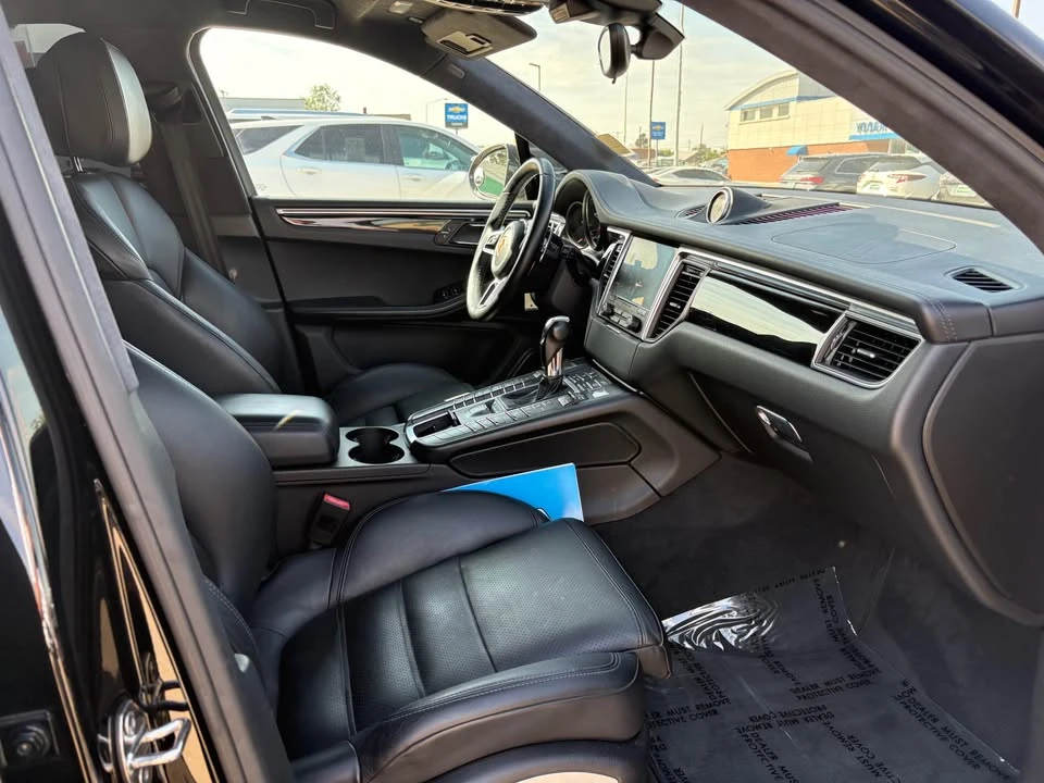 2017 Porsche Macan Turbo - Image 18 of 20