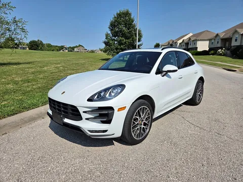 2017 Porsche Macan Turbo Sport