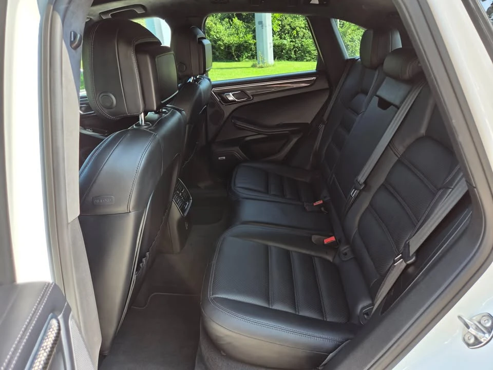2017 Porsche Macan Turbo - Image 16 of 20