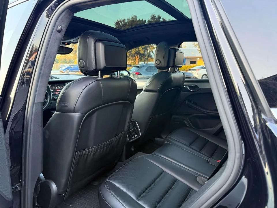 2017 Porsche Macan Turbo - Image 8 of 12