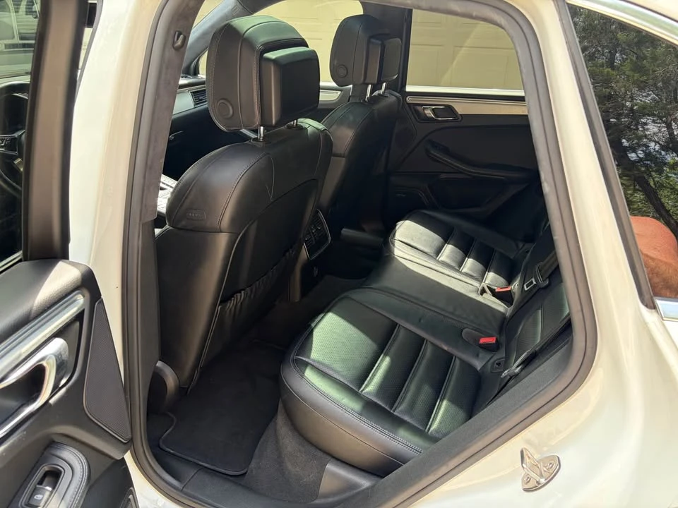 2017 Porsche Macan Turbo - Image 9 of 10