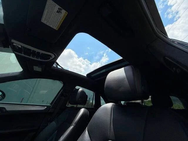 2017 Porsche Macan Turbo - Image 14 of 20