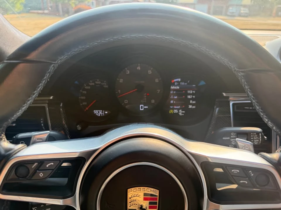 2017 Porsche Macan Turbo - Image 11 of 16