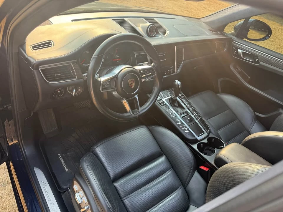 2017 Porsche Macan Turbo - Image 9 of 16