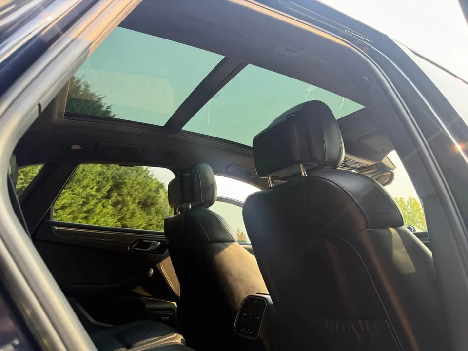 2017 Porsche Macan Turbo - Image 14 of 16