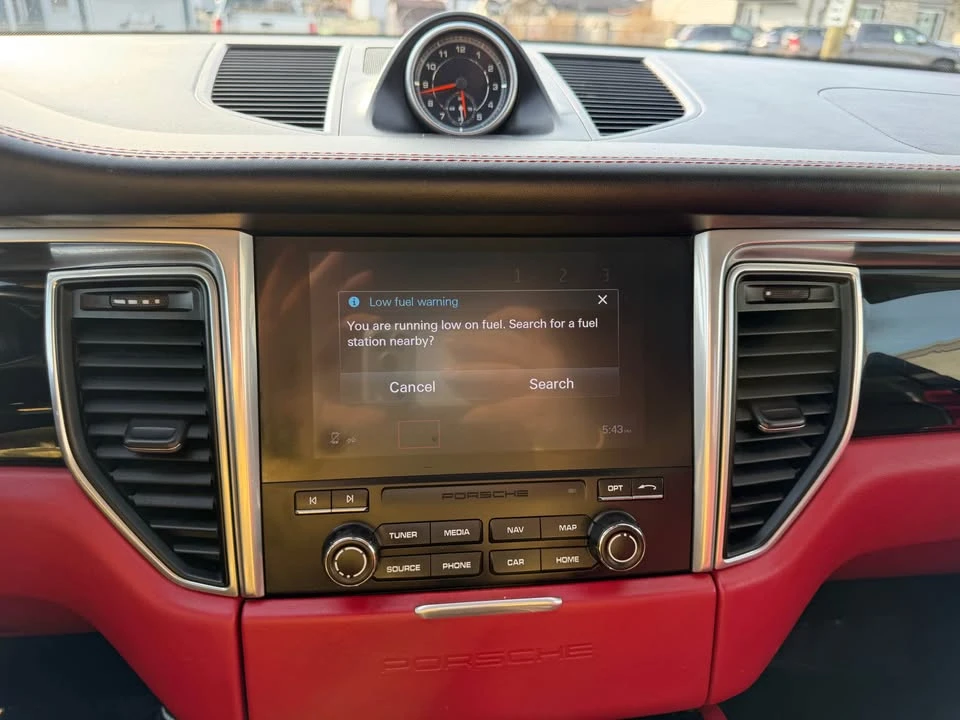 2017 Porsche Macan Turbo - Image 15 of 20