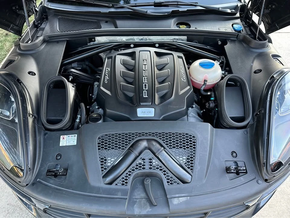 2017 Porsche Macan Turbo - Image 18 of 20
