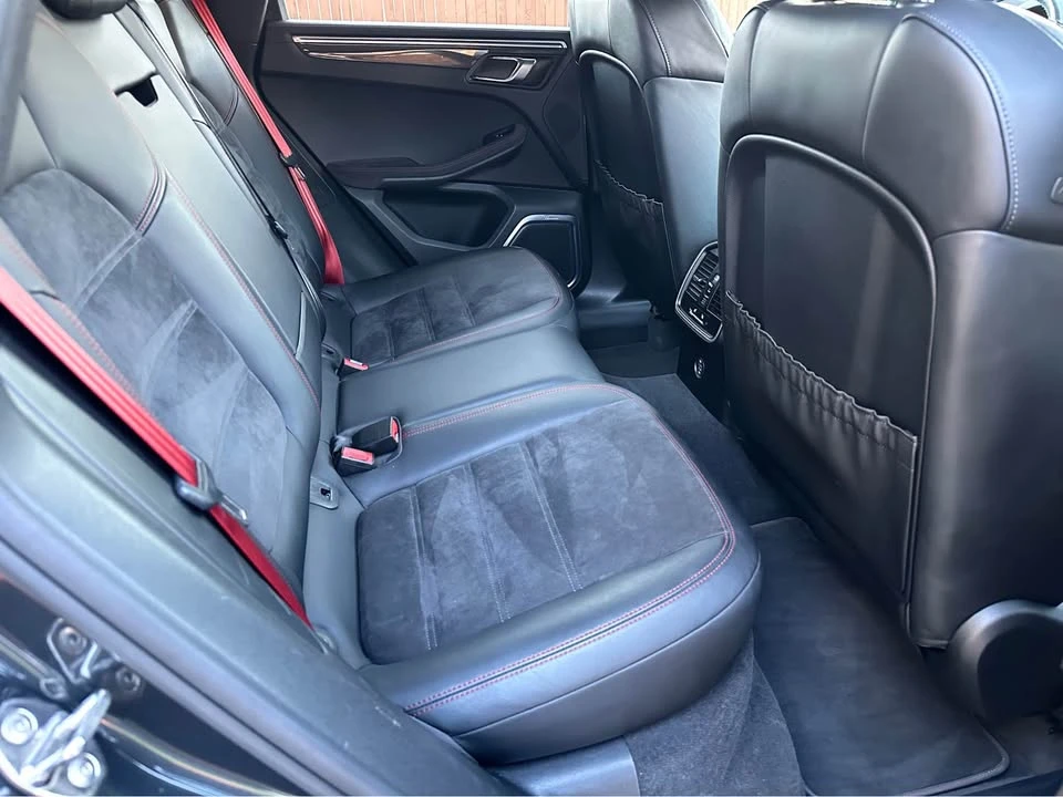 2017 Porsche Macan Turbo - Image 15 of 20