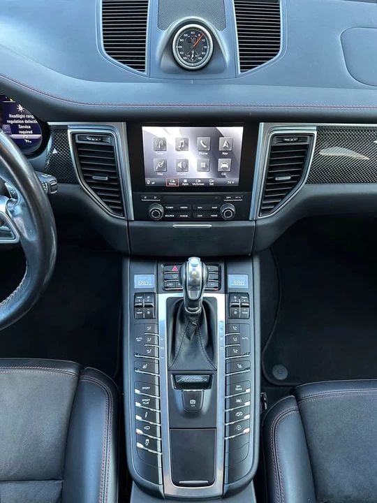 2017 Porsche Macan Turbo - Image 11 of 20