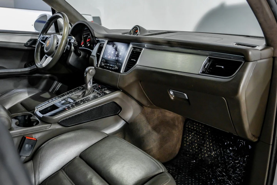 2017 Porsche Macan Turbo - Image 20 of 21