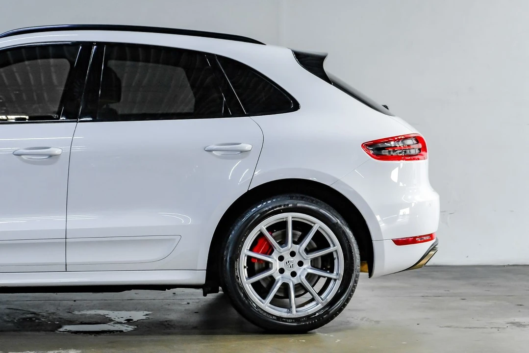 2017 Porsche Macan Turbo - Image 18 of 21
