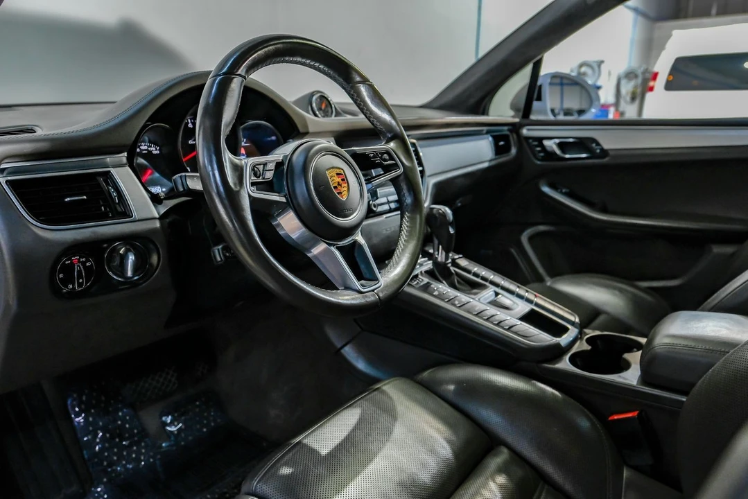 2017 Porsche Macan Turbo - Image 3 of 12